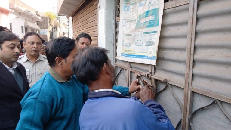 কুলটি পাতিয়ানা মহল্লা এলাকায় বসত বাড়ি সিল করলো ব্যাঙ্ক